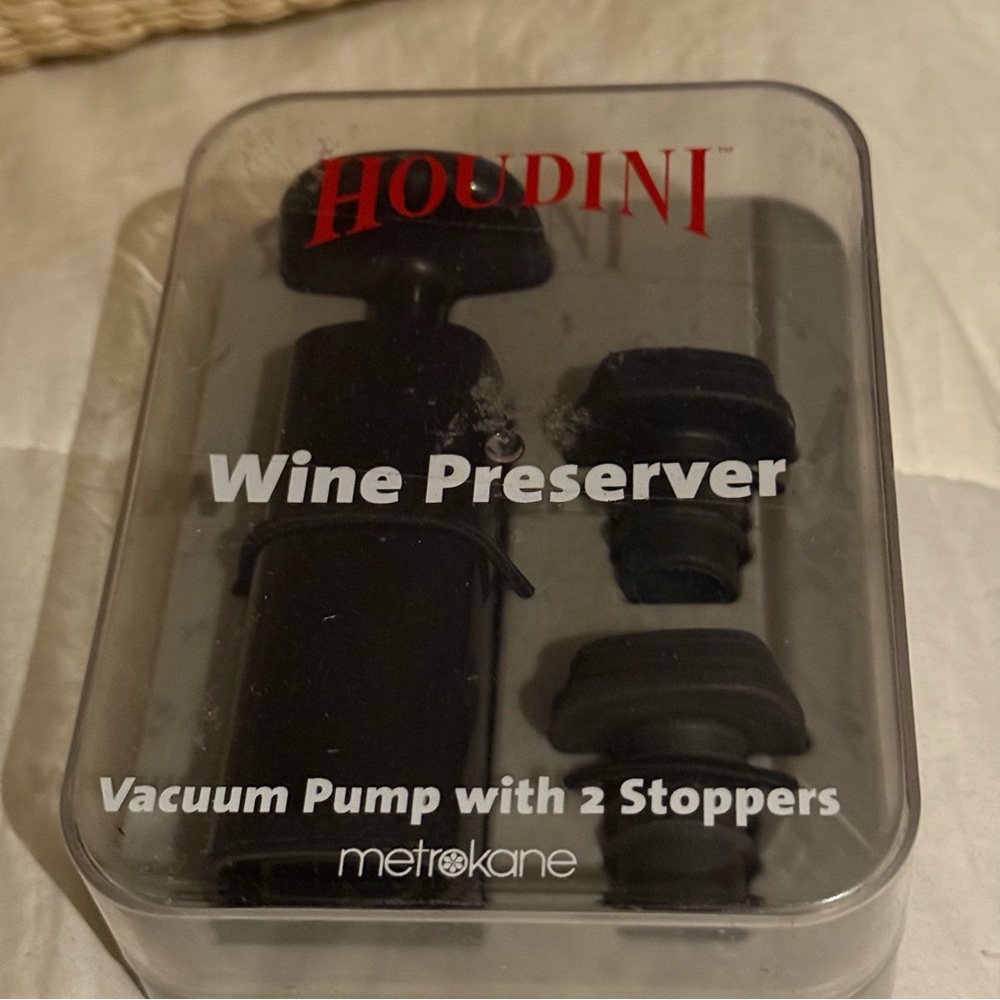 Houdini Wine Preserver Vacuum Pump with Stoppers